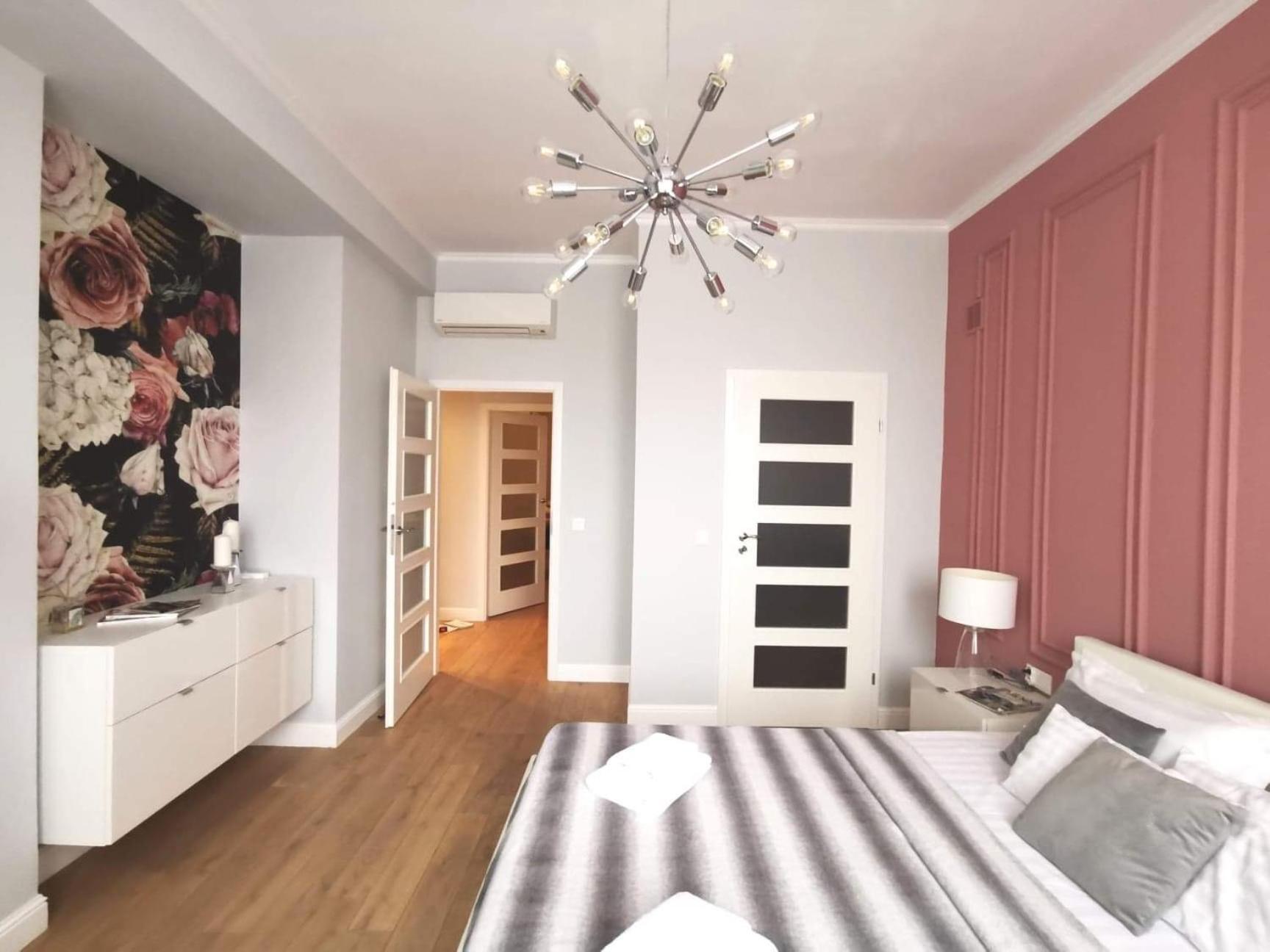 Unitapartament Delux: Elegant Warsaw Center Stay Near Zbawiciela Square Exterior photo